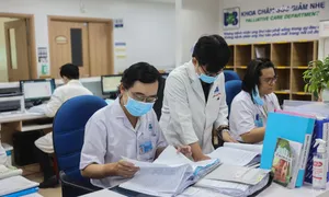 Tiền trực, phụ cấp mổ của bác sĩ có thể tăng gấp ba lần